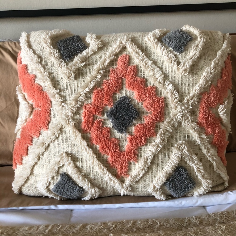 DECORATICE THROW PILLOW
